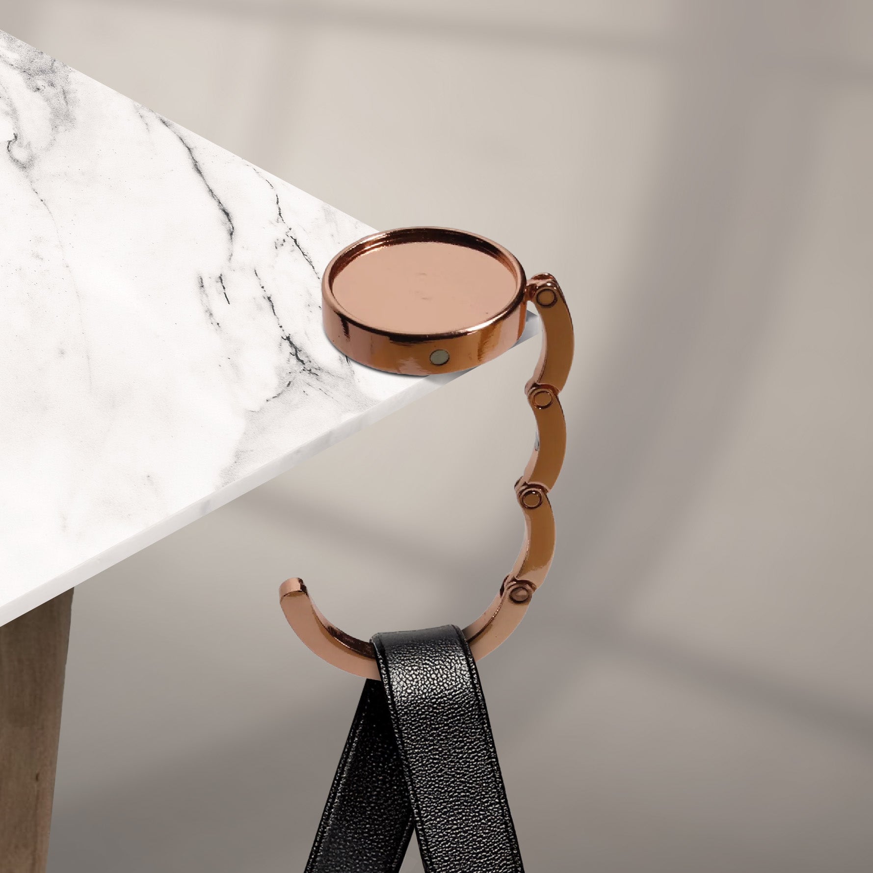 Taschenretter Taschenhalter in der Farbe schwarz rosegold
